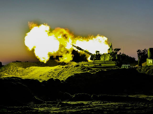 IDF night strikes in Gaza: targets hit in south and center