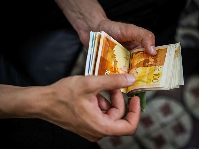 Scammer collects 100k shekels for kidnapped families, attempts to escape