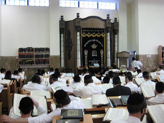 Naked Palestinian causes riot at Brisker Yeshiva in Jerusalem