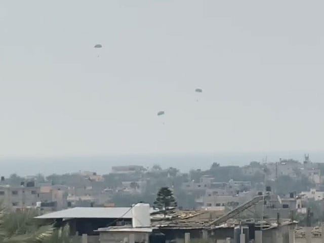 Humanitarian aid air-dropped into Gaza with parachutes
