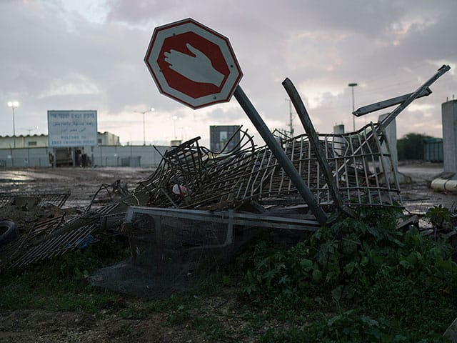 Israeli activists breach IDF checkpoint near Erez, enter Gaza