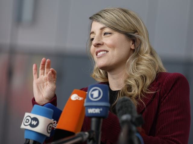 Canadian Foreign Affairs Minister: Canada to stop arms exports to Israel