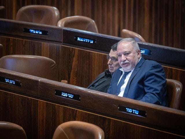 Netanyahu invites Saar and Lieberman to meeting, excludes Lapid