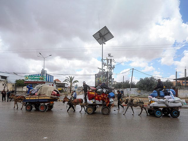 Hamas halts negotiations; Egypt urges restraint