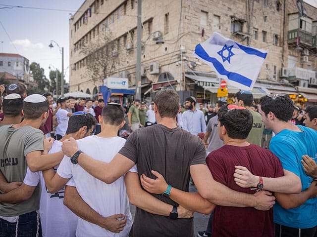 Israel's population reaches 9.9 million, with 73% Jewish and 21% Arab