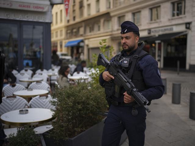 Armed man shot dead while setting fire to synagogue in France's Rouen