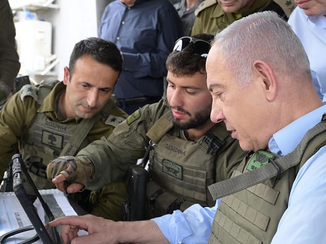 Netanyahu met IDF soldiers on Israel's northern border