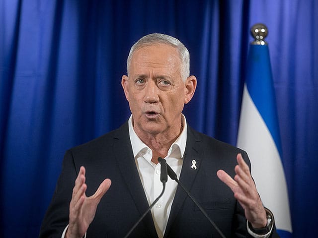 Gantz: Government prioritized power struggles over conscription law