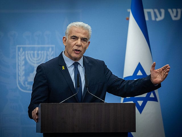 Lapid: Everyone who votes for conscription law is an accomplice to crime