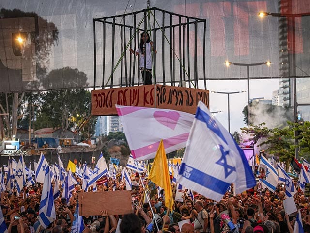 Protesters in Tel Aviv demand deal with Hamas and early elections