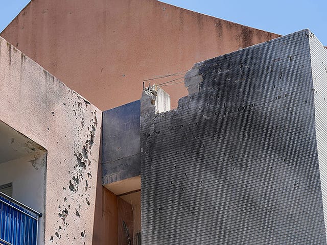 Hezbollah rocket hits school building in Kibbutz Dafna